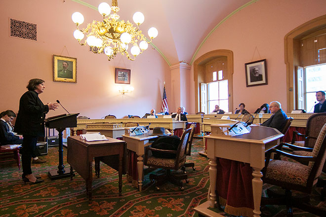 Image of Ohio Supreme Court Chief Justice Maureen O'Connor addressing a roomful of people.