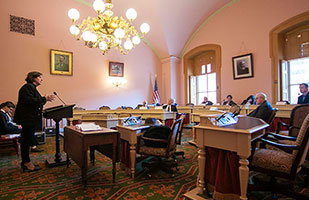 Image of Ohio Supreme Court Chief Justice Maureen O'Connor addressing a roomful of people. Image of Ohio Supreme Court Chief Justice Maureen O'Connor addressing a roomful of people.