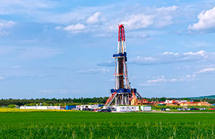 Image of a derrick and platform used to drill for shale gas Image of a derrick and platform used to drill for shale gas