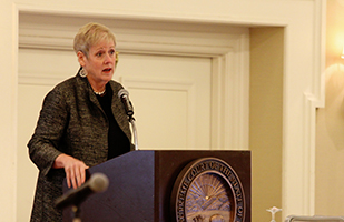 Image of Ohio Supreme Court Chief Justice Maureen O'Connor speaking from a podium