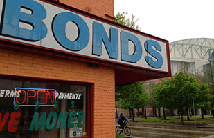 Image of a bail bonds storefront