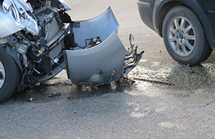 Image of damaged vehicles after they were involved in an accident (Thinkstock)