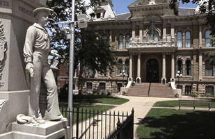 Image of a Civil War Monument inthe foreground and the Guernesy County Courthouse in the background