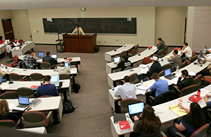 Image of law school students sitting in a classroom listening to a lecture Image of law school students sitting in a classroom listening to a lecture