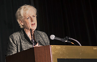 Image of Ohio Supreme Court Chief Justice Maureen O'Connor speaking from behind a podium