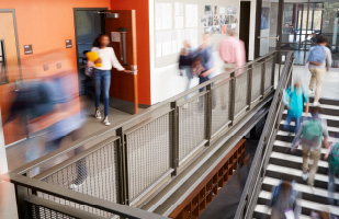 Image of a busy school hallway between classes (monkeybusinessimages/iStock)