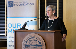 Image of Ohio Supreme Court Chief Justice Maureen O'Connor speaking from behind a podium